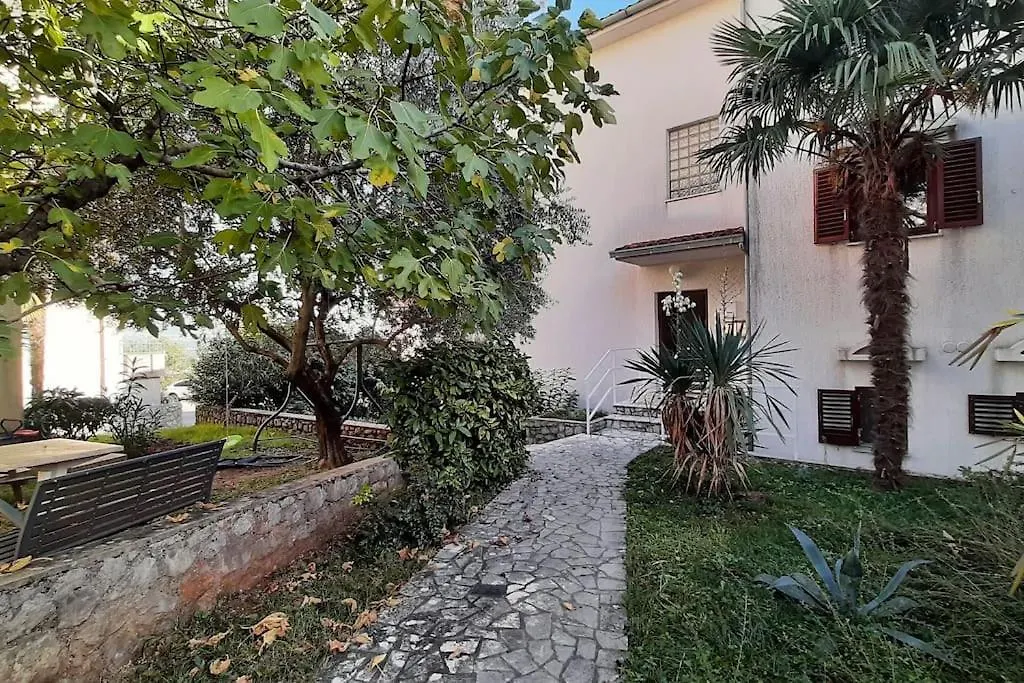 Quiet & Lovely Apartment-Ičići Lejlighed